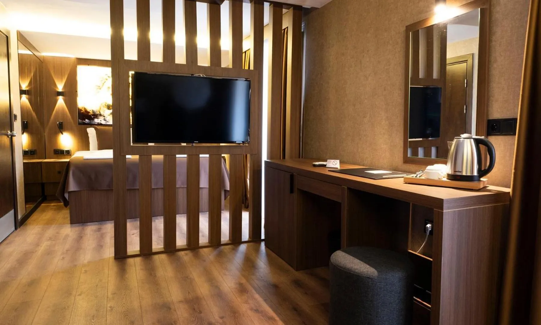 Duqqan Deluxe Hotel 쿠사다시
