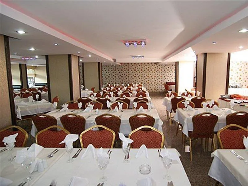 Duqqan Deluxe Hotel 쿠사다시