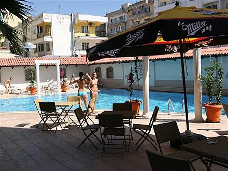 Duqqan Deluxe Hotel 쿠사다시