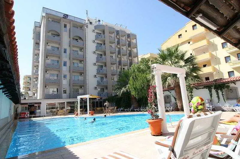 Duqqan Deluxe Hotel 쿠사다시