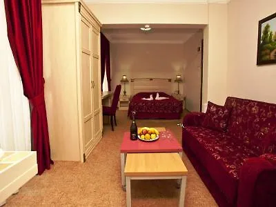 Duqqan Deluxe Hotel 쿠사다시