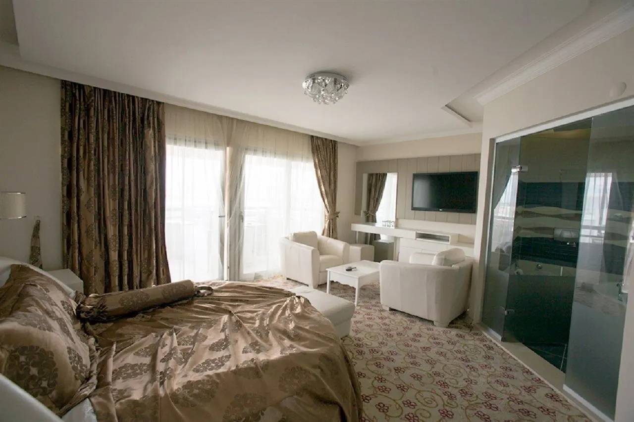 Duqqan Deluxe Hotel 쿠사다시